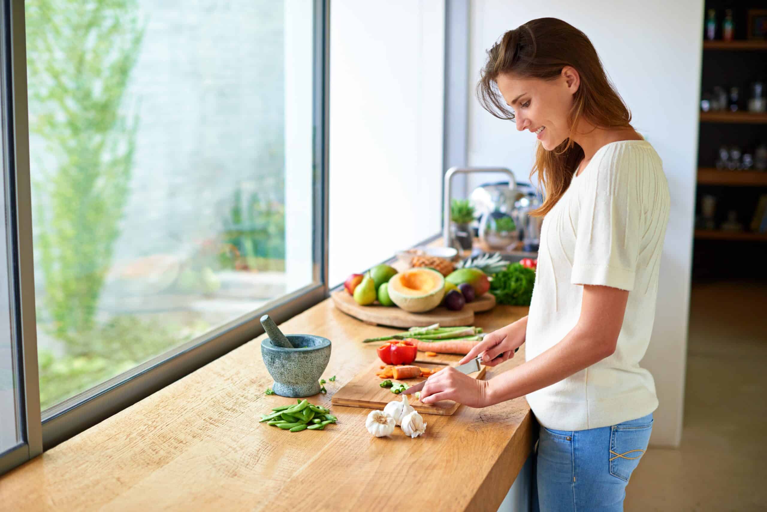 woman doing meal prepping